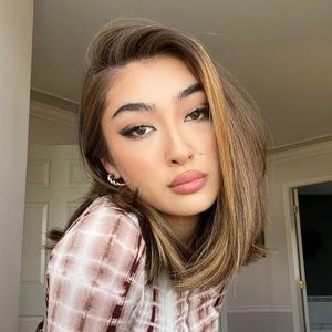 Meet your Posher, Hana